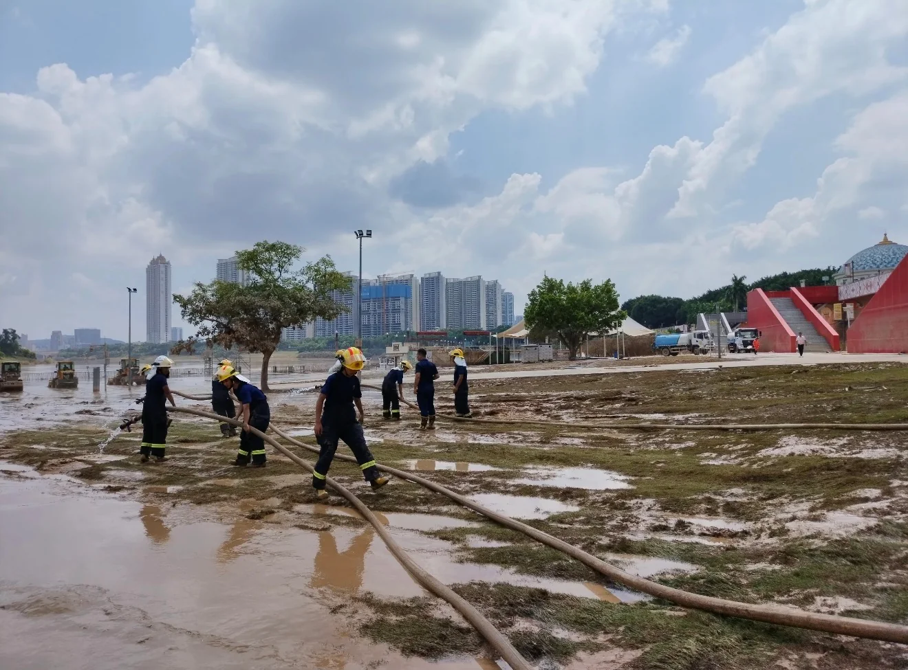 河湖水系清淤调研现场